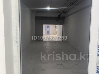 Свободное назначение, офисы, магазины и бутики, общепит, салоны красоты, фитнес и спорт, медцентры и аптеки, образование, конференц-залы, кабинеты и рабочие места · 251 м² за ~ 2.5 млн 〒 в Астане, Нура р-н