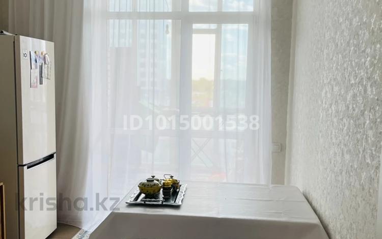 1-комнатная квартира · 40 м² · 3/12 этаж, мкр Уркер, ​Чингиз Айтматов 2 за 220 000 ₸ в Астане, Нура р-н — фото 3