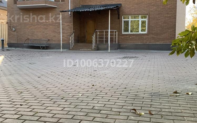 Офисы, магазины и бутики, общепит, салоны красоты, фитнес и спорт, медцентры и аптеки, образование, развлечения, конференц-залы, кабинеты и рабочие места, студии · 316 м² за 550 000 〒 в Каскелене — фото 2