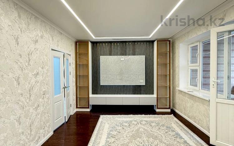 3-комнатная квартира · 100 м² · 1/5 этаж, 30-й мкр 183/1 за 29.5 млн 〒 в Актау — фото 2