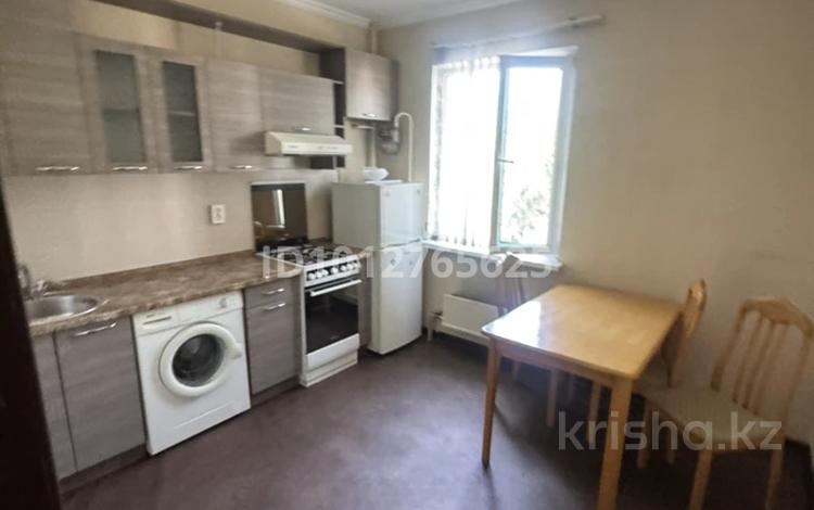 1-бөлмелі пәтер · 40 м² · 3/6 қабат, мкр Кокжиек, бағасы: 180 000 ₸ в Алматы, Жетысуский р-н — фото 2