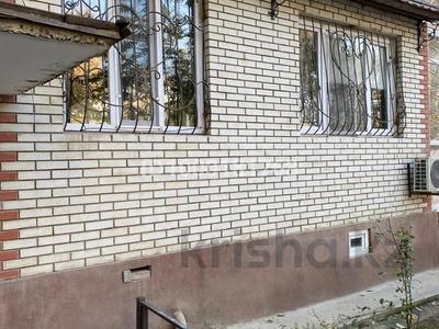 3-бөлмелі пәтер · 100 м² · 1/5 қабат, 18-й микрорайон, Адырбекова 165, бағасы: 28 млн ₸ в Шымкенте, Аль-Фарабийский р-н
