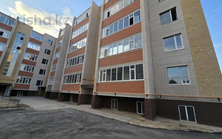 2-комнатная квартира · 71.3 м² · 1/5 этаж, Асау барака — Напротив стадиона за 17 млн ₸ в Актобе, мкр. Курмыш — фото 3