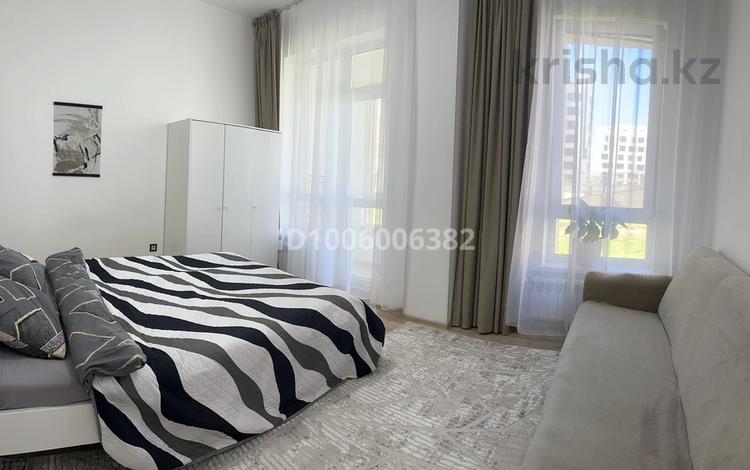 3-комнатная квартира · 90 м² · 1/6 этаж, Кабанбай батыра 60 за 450 000 ₸ в Астане, Есильский р-н — фото 2