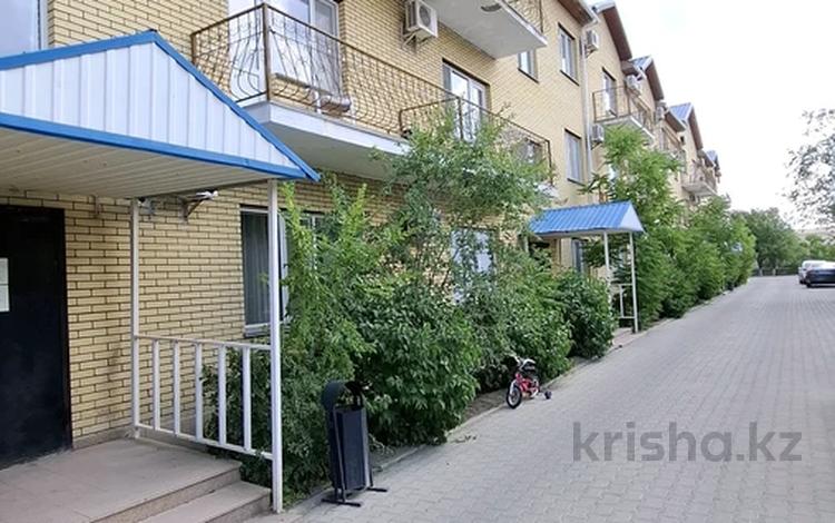 2-комнатная квартира · 50 м² · 3/3 этаж, мкр Атырау, Абулхайырхан 17а — Салтанат сарайы за 220 000 ₸ — фото 2