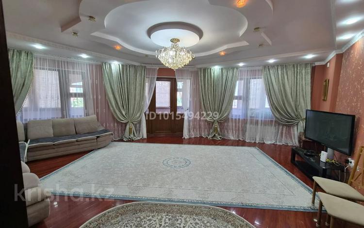 2-бөлмелі пәтер · 120 м² · 5/9 қабат, 15-ш/а. 62, бағасы: 300 000 ₸ в Актау, 15-й мкр — фото 2