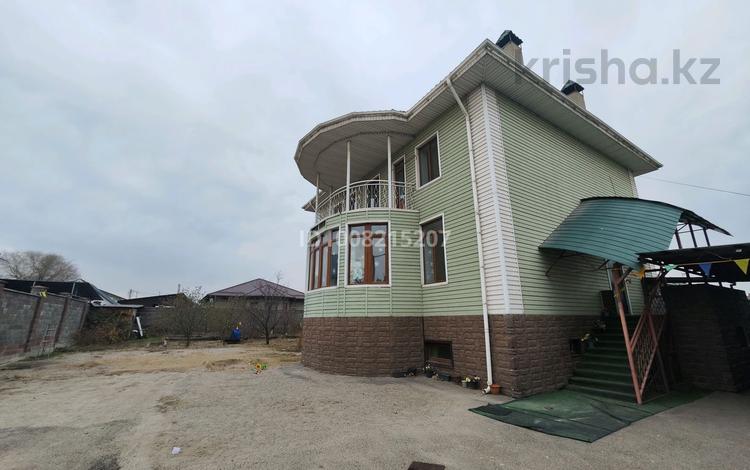 Отдельный дом · 8 комнат · 300 м², Шиели 105 за 1.2 млн 〒 в Алатау — фото 2