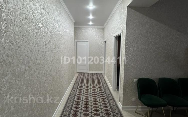 3-комнатная квартира · 108 м² · 4/4 этаж, 17-й мкр 97/1 за 40 млн ₸ в Актау — фото 2