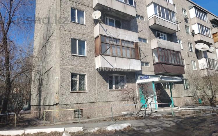 2-бөлмелі пәтер · 58 м² · 2/5 қабат, Каржаубайулы 320/4 4, бағасы: 20 млн ₸ в Семее — фото 2