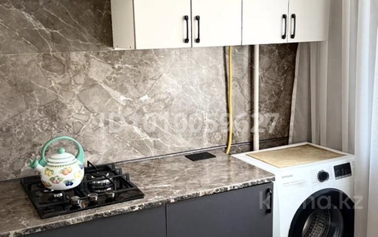 1-комнатная квартира · 40 м², мкр Тастак-2, Тургут Озала 82 за 250 000 ₸ в Алматы, Алмалинский р-н — фото 2