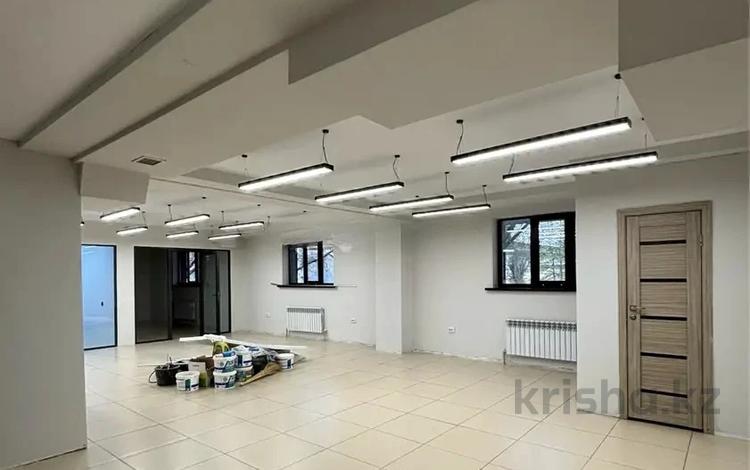 Свободное назначение, офисы, магазины и бутики, склады, общепит, салоны красоты, бани, гостиницы и зоны отдыха, фитнес и спорт, медцентры и аптеки, образование, развлечения, конференц-залы, кабинеты и рабочие места, студии · 180 м² за 1.6 млн 〒 в Алматы, Бостандыкский р-н — фото 3