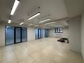 Свободное назначение, офисы, магазины и бутики, склады, общепит, салоны красоты, бани, гостиницы и зоны отдыха, фитнес и спорт, медцентры и аптеки, образование, развлечения, конференц-залы, кабинеты и рабочие места, студии · 180 м² за 1.6 млн 〒 в Алматы, Бостандыкский р-н — фото 3