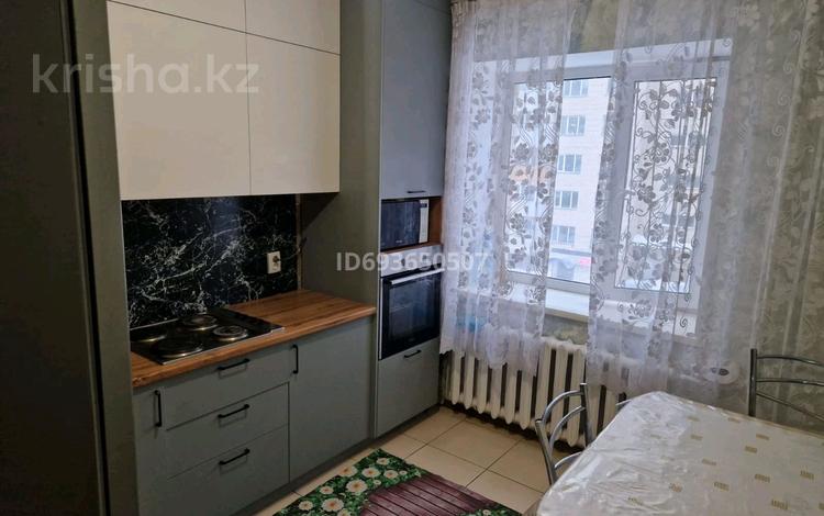 3-комнатная квартира, 80 м², 3/10 этаж помесячно, Кенен Азербаев