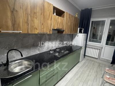 2-комнатная квартира, 54 м², 1/5 этаж помесячно, мкр Тастак-2, Дуйсенова 100 за 300 000 〒 в Алматы, Алмалинский р-н