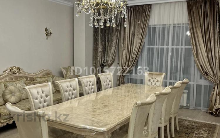 4-комнатная квартира · 150 м² · 2/6 этаж, Кабанбай Батыра 13 за 800 000 ₸ в Астане, Есильский р-н — фото 2