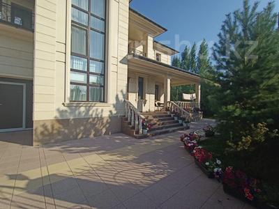 7-комнатный дом помесячно, 550 м², Панфилова за 3.5 млн 〒 в Астане, Алматы р-н