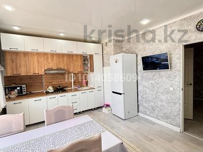 2-комнатная квартира · 80 м² · 4/9 этаж, мкр. Алмагуль 2 — микрайон алмагуль 2 за 27 млн ₸ в Атырау
