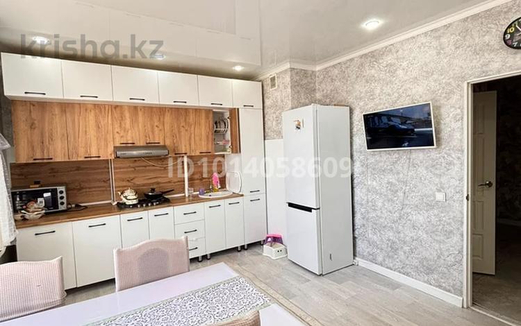 2-бөлмелі пәтер · 80 м² · 4/9 қабат, Алмагүл ш/а. 2 — микрайон алмагуль 2, бағасы: 27 млн ₸ в Атырау, мкр. Алмагуль — фото 2
