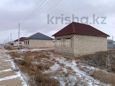 Отдельный дом · 3 комнаты · 100 м² · 8 сот., мкр Аксай-2, 28 74 за 9.5 млн 〒 в Атырау