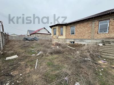 Аренда домов или дач в Алматинской обл.: Отдельный дом · 14 комнат · 800 м², Маргулан 31 за 500 000 〒 Отдельный дом · 14 комнат · 800 м², Маргулан 31 за 500 000 〒 в Боралдае (Бурундай), мкр Водник-2