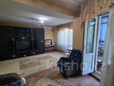 3-комнатная квартира, 90 м², 1/5 этаж помесячно, Самал за 150 000 〒 в Талдыкоргане, мкр Самал