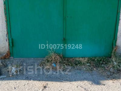 Гараж · 24 м² · мкр Алатау, Саңырақ батыр — Находиться по Санырақ батыра за 8 мкр за 600 000 〒 в Таразе