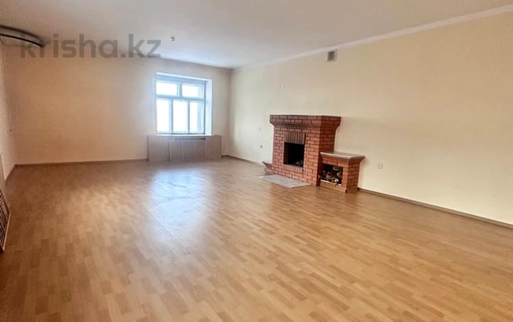 5-бөлмелі пәтер · 209 м² · 2/2 қабат, Муканова 1, бағасы: 57 млн ₸ в Петропавловске — фото 2