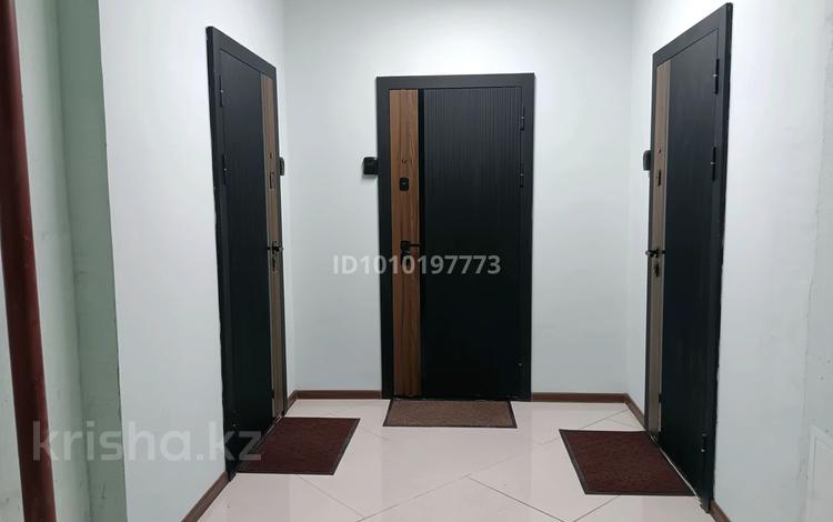 1-бөлмелі пәтер · 50 м² · 15/25 қабат, мкр 11 112 "в" — Актюбе Ажары 11 микроройон, бағасы: 20 000 ₸ в Актобе — фото 2