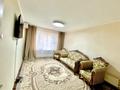 3-комнатная квартира, 65 м², 1/5 этаж помесячно, мкр Аксай-2 72 за 250 000 〒 в Алматы, Ауэзовский р-н — фото 3