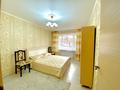 3-комнатная квартира, 65 м², 1/5 этаж помесячно, мкр Аксай-2 72 за 250 000 〒 в Алматы, Ауэзовский р-н