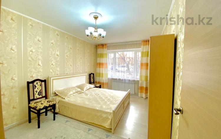 3-комнатная квартира, 65 м², 1/5 этаж помесячно, мкр Аксай-2 72 за 250 000 〒 в Алматы, Ауэзовский р-н — фото 7
