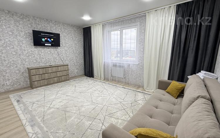 2-комнатная квартира · 70 м² · 4/12 этаж, Каныша Сатпаева 55/10 — За ДРАМ ТЕАТРОМ СПОРТ КОМПЛЕКС за 20 000 ₸ в Усть-Каменогорске — фото 2