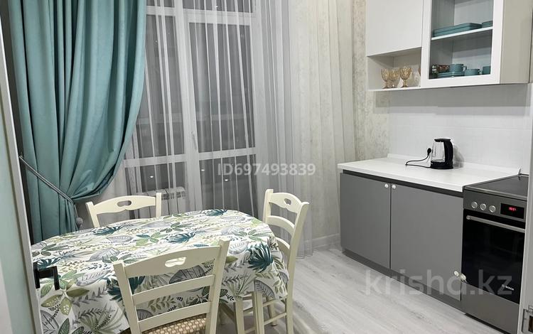 1-комнатная квартира, 36 м², 6/10 этаж посуточно, Айтекеби 14 за 13 000 〒 в Астане, Есильский р-н — фото 2