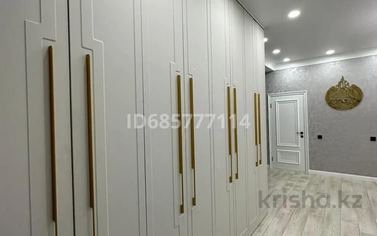 4-комнатная квартира · 136.6 м² · 3/15 этаж, 17-й мкр за 65 млн ₸ в Актау — фото 2