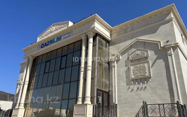 Свободное назначение, офисы, магазины и бутики, общепит, медцентры и аптеки, образование, кабинеты и рабочие места, студии · 1470 м² за 5 млн 〒 в Актау — фото 2