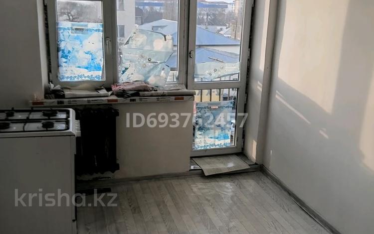1-бөлмелі пәтер · 36 м² · 4/4 қабат, Рысбек батыра 4 — На против Завод. Ровд, бағасы: 6.4 млн ₸ в Таразе — фото 81
