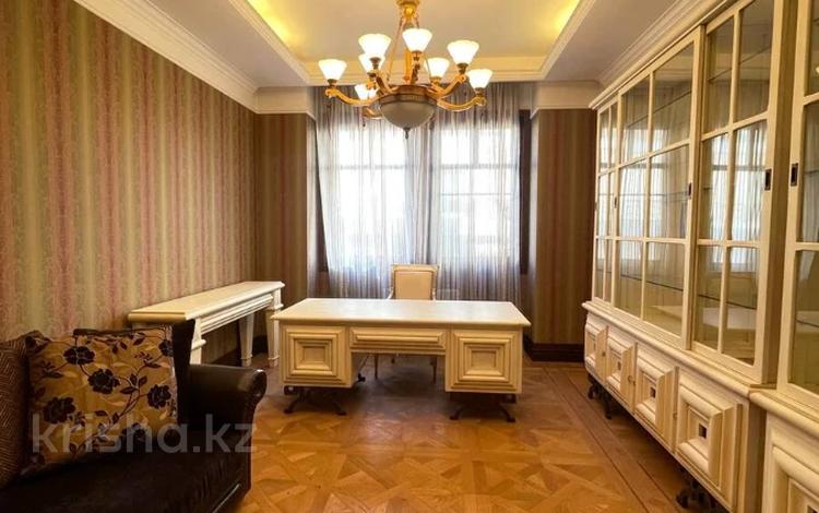 4-комнатная квартира · 226 м² · 2/3 этаж, Керей-Жәнібек хандар 276/14 за 400 млн ₸ в Алматы, Медеуский р-н — фото 12