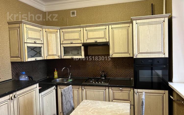 2-комнатная квартира · 100 м², мкр. Алтын орда, Молдагулова 46в корпус 1 за 200 000 ₸ в Актобе — фото 2