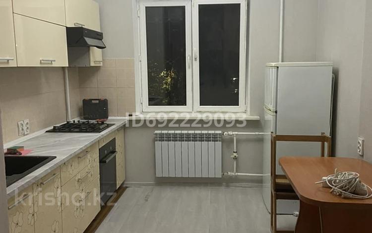 1-комнатная квартира, 40 м², 2/9 этаж помесячно, Толе би 214 — Розыбакиева