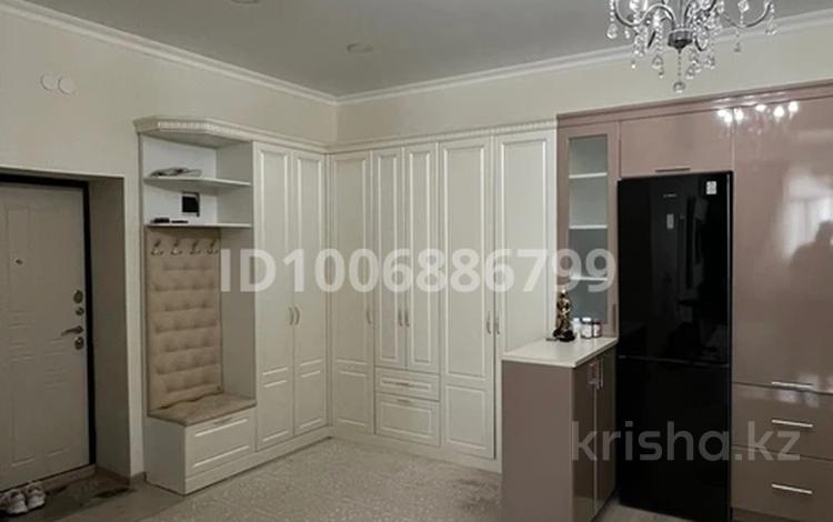 2-комнатная квартира · 65 м² · 2/14 этаж, 17-й мкр 6 за 320 000 ₸ в Актау — фото 2