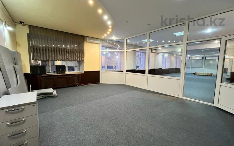 Кеңселер, кабинеттер және жұмыс орындары · 132 м², бағасы: 800 000 ₸ в Караганде, Казыбек би р-н — фото 2