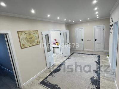 4-комнатная квартира, 125.5 м², 9/9 этаж, Абая 244 — между 8 школой и 2-ой базой за 41.3 млн 〒 в Уральске