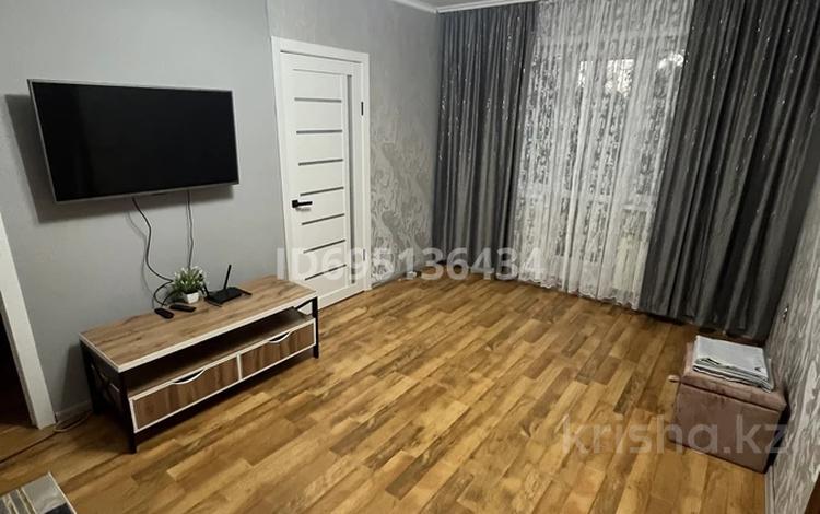 2-комнатная квартира, 41 м², 3/5 этаж посуточно, Сатпаева 32 за 13 000 〒 в Павлодаре — фото 2
