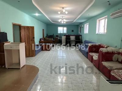 Отдельный дом · 10 комнат · 200 м² · 6 сот., Кошербаева 13 — Толеби-Женис за ~ 58.8 млн 〒 в 