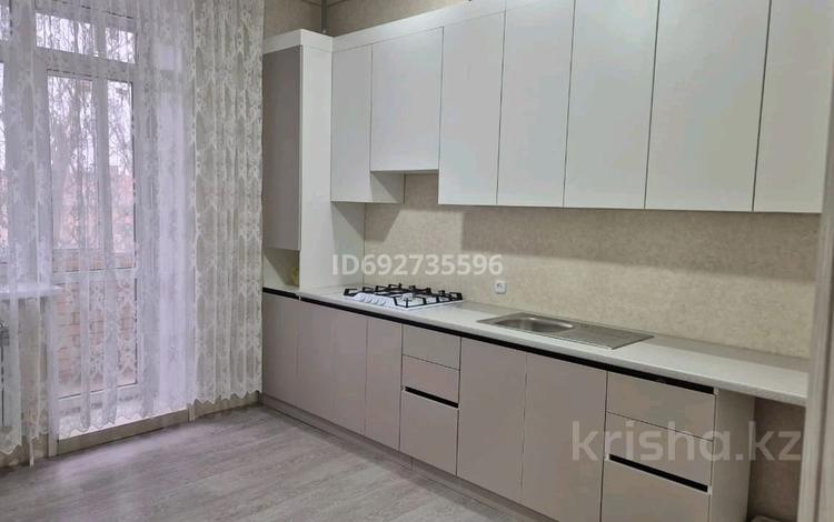 2-бөлмелі пәтер · 68 м² · 2/9 қабат, Набережная 49 — Аль фараби набережная, бағасы: 300 000 ₸ в Костанае — фото 2