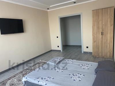 1-комнатная квартира · 60 м² · 7/9 этаж, мкр Астана, Самал 70/3 за 15 000 ₸ в Уральске