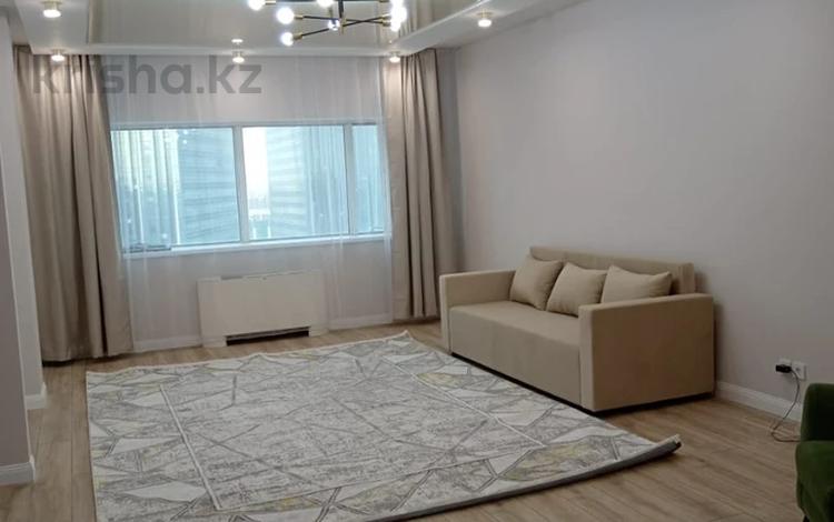 3-комнатная квартира, 102 м², 22/41 этаж помесячно, Достык 5/1