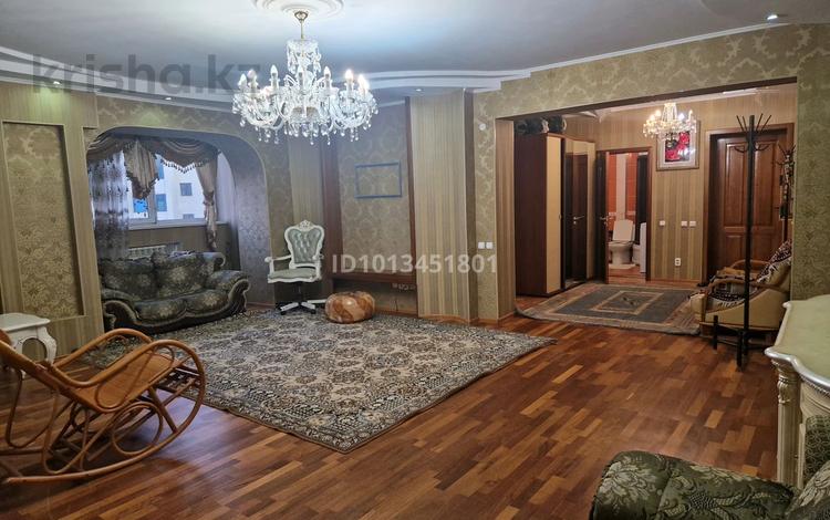4-комнатная квартира · 135.4 м² · 7/10 этаж, Алии молдагуловой 13 за 350 000 ₸ в Актобе — фото 2