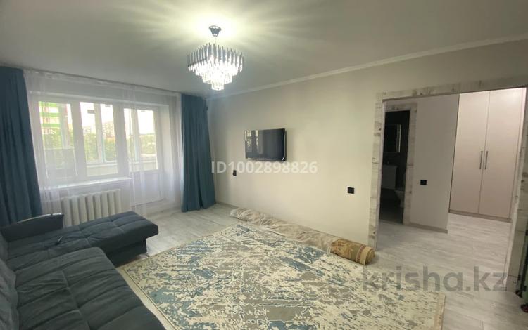 1-комнатная квартира · 40 м² · 3/5 этаж, мкр Астана 25 за 180 000 〒 в Уральске — фото 2