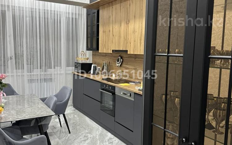4-комнатная квартира · 128 м² · 13/14 этаж, 17-й мкр 113 за 56 млн ₸ в Актау — фото 2